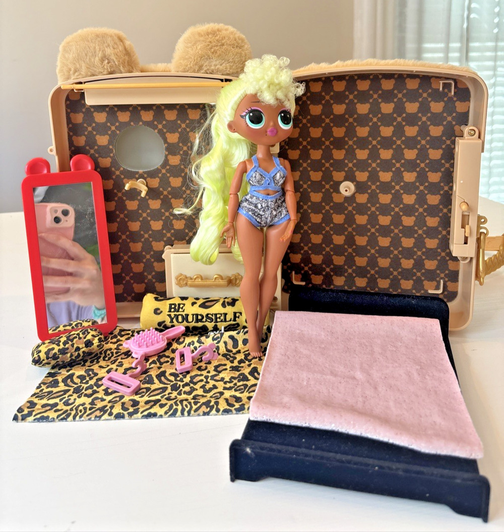 LOL Surprise OMG 3 in 1 Backpack Bedroom Playset Lady Diva Doll Fuzzy Case